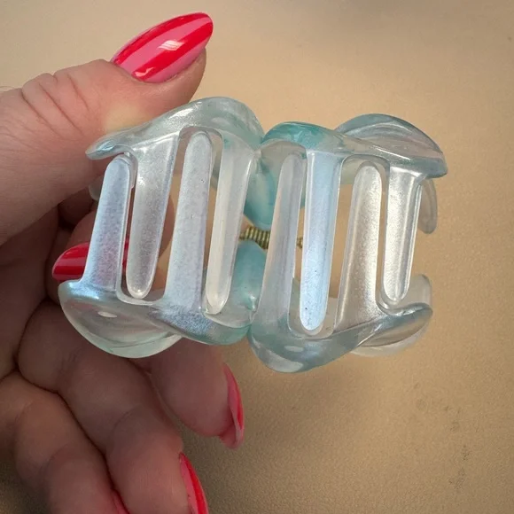 Emi Jay Translucent Blue Flower Clip - Picture 4 of 4